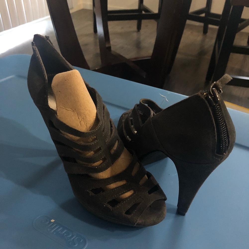 Grey strapy shoes